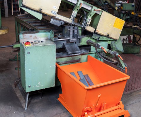 Minikipper unter Säge